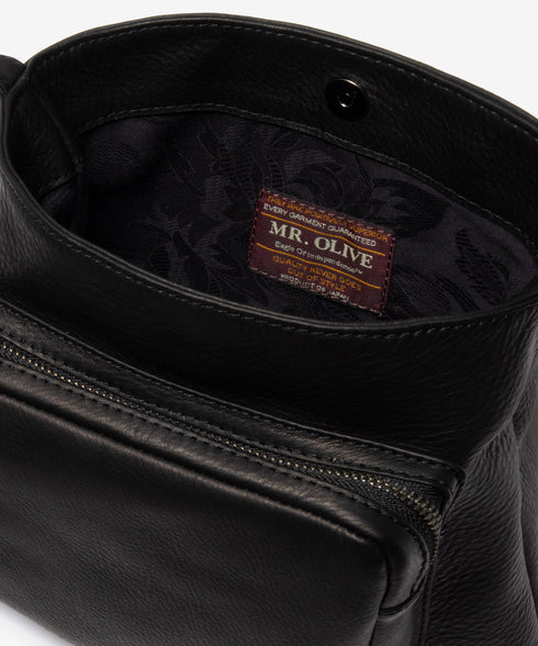 MR.OLIVE E.O.I / WATER PROOF WASHABLE LEATHER / GUSSET POCKET COMPACT SHOULDER BAG ミスターオリーブ イーオーアイ/ウォータープルーフウォッシャブルレザー/ガゼットポケット コンパクトショルダーバッグ
